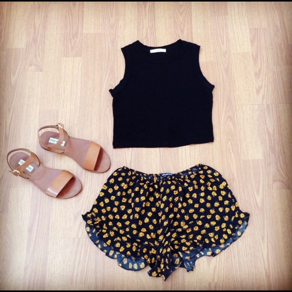 Tres Bien Tops - Last 1! New Tres Bien Crop Top Ribbed Crew Neck